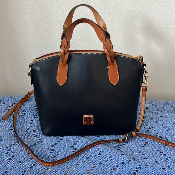 Dooney & Bourke Handbags - Wonderful bag but barely used, ready for new home